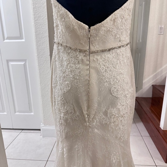 Blue By Enzoani Mermaid Style Ivory Wedding Dress -  Size 8- Retails $4000 - Picture 7 of 8